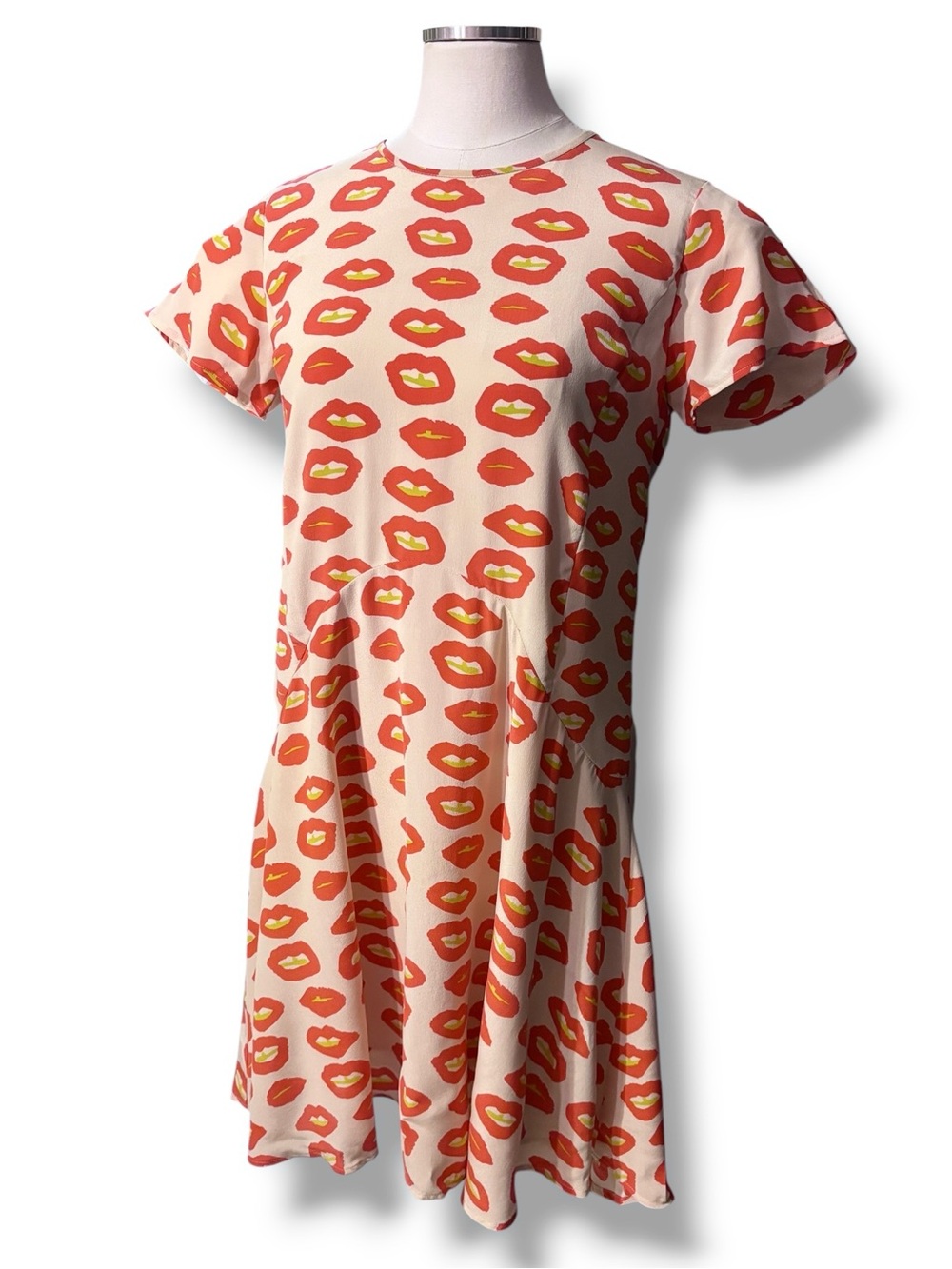 ESSENTIEL ANTWERP Silk Crew Curved Waist Dress Lip Print Pattern Size 6 EU 36